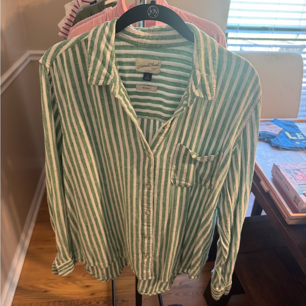 Universal Thread Green and White Casual Button Down Shirt